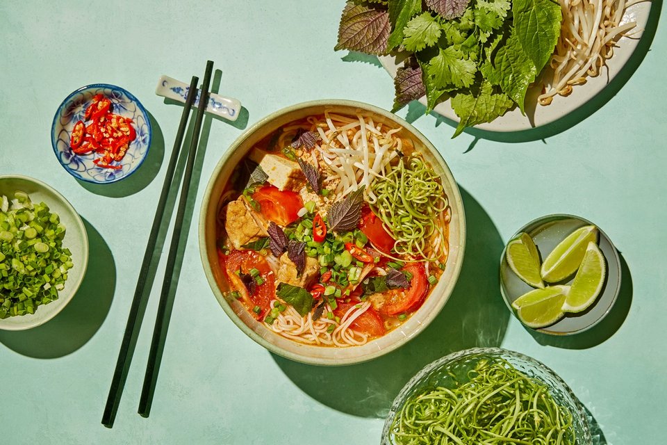 Underdogen bún riêu er blant Vietnams diggeste supper