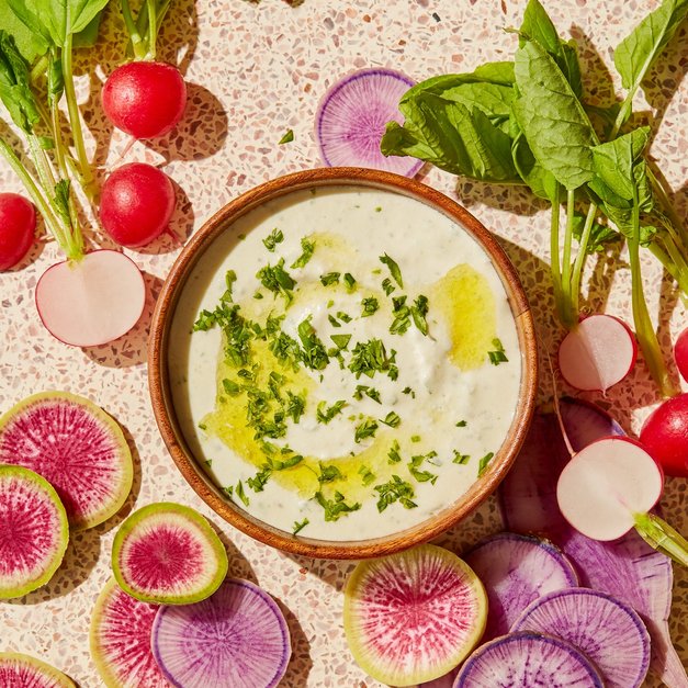 Reddiker med feta-, estragon- og ansjosdip