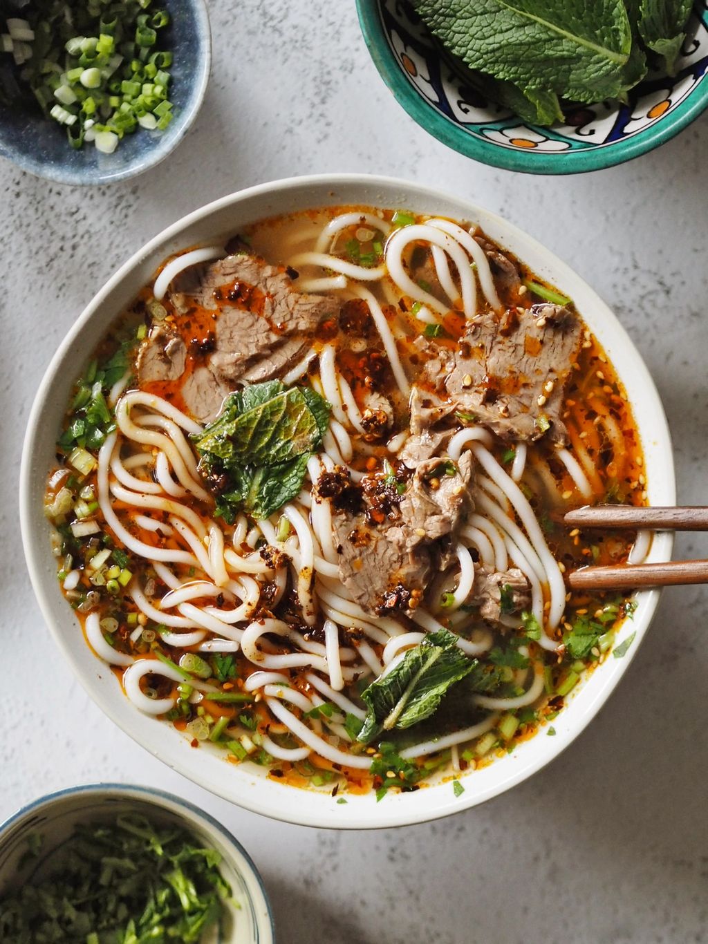 Ta vaare på kraften og bruk den til å lage nuddelsuppe, toppet med kaldbiff!