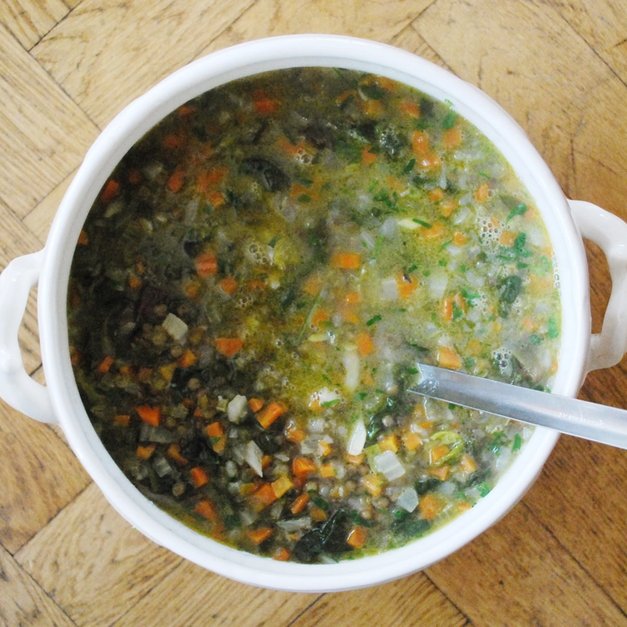 Braiserte pølser med franske linser