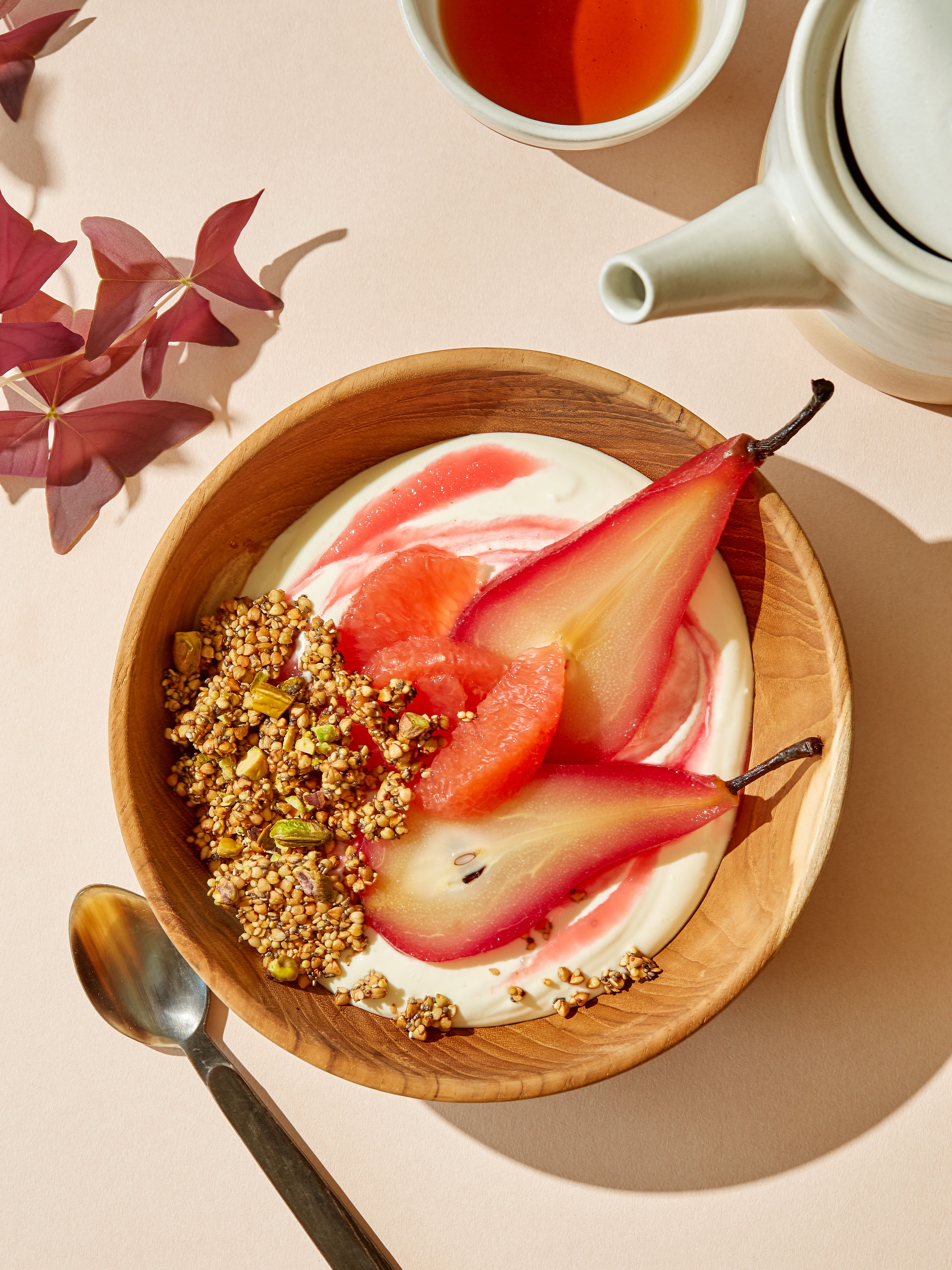 Rødbeteposjerte pærer