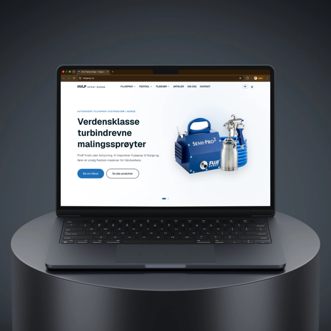 HVLP Spray Norge sin nettbutikk vist på laptop mot mørk premium bakgrunn