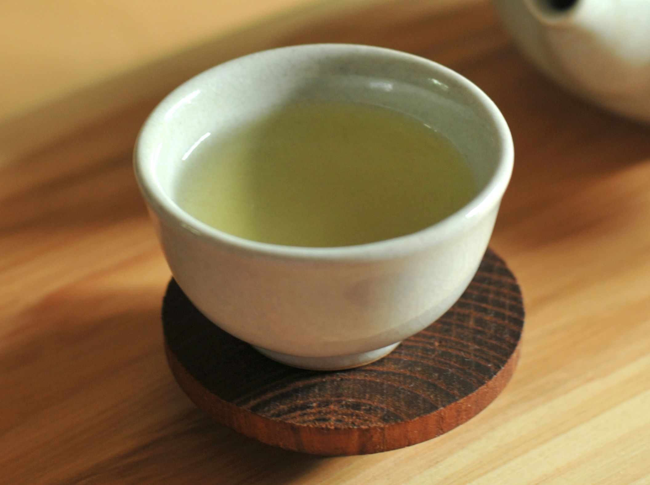 Delicate green tea with floral jasmine aroma.