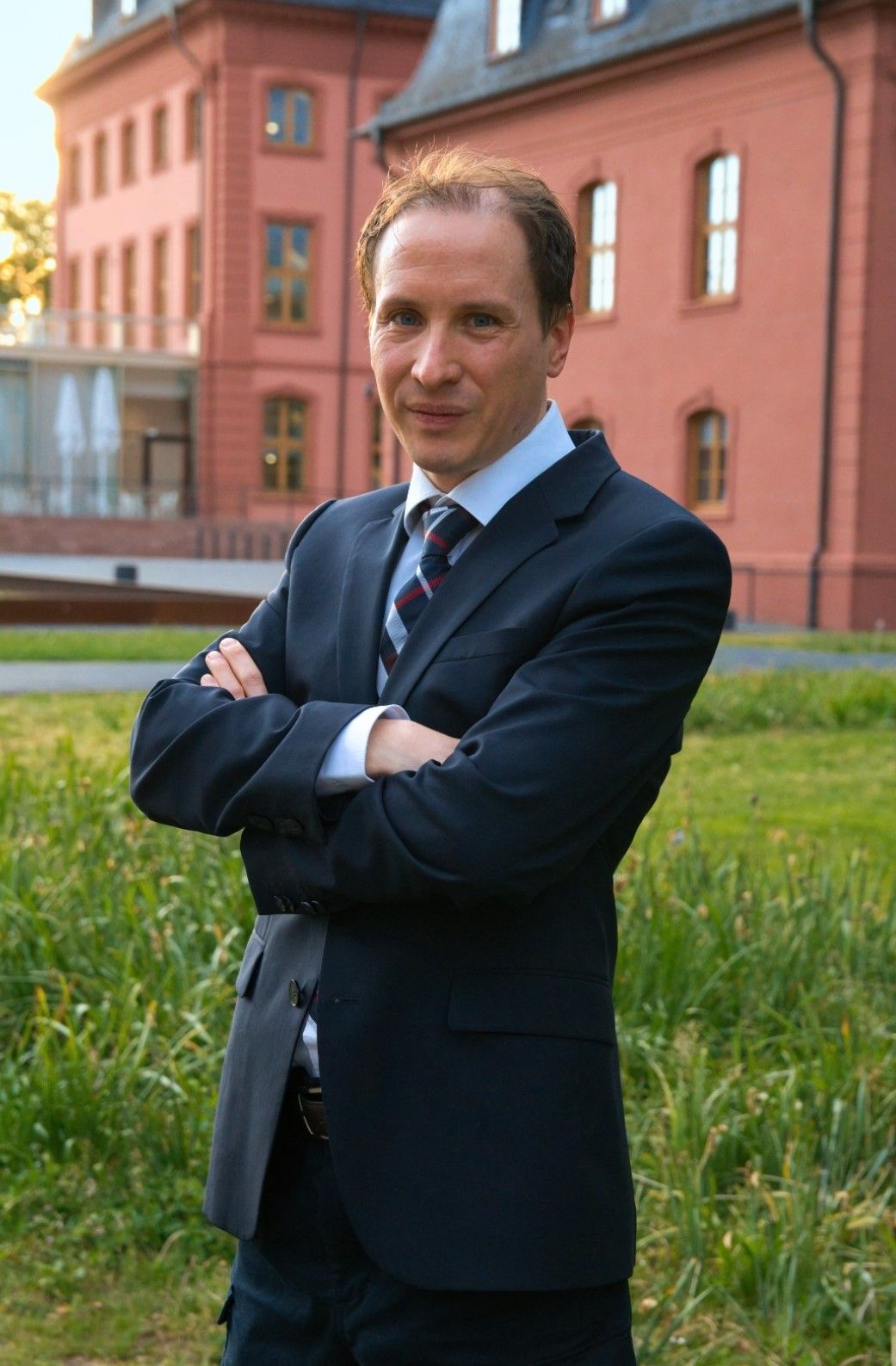 Frank Senger vor dem Landtag Rheinland-Pfalz