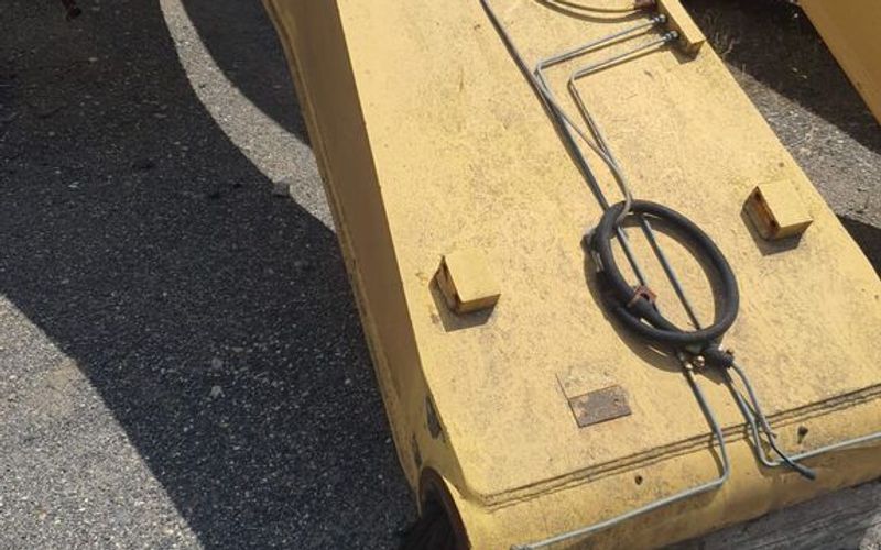 Caterpillar-Reach-excavator-boom-for-Caterpillar-325-L-photo-1