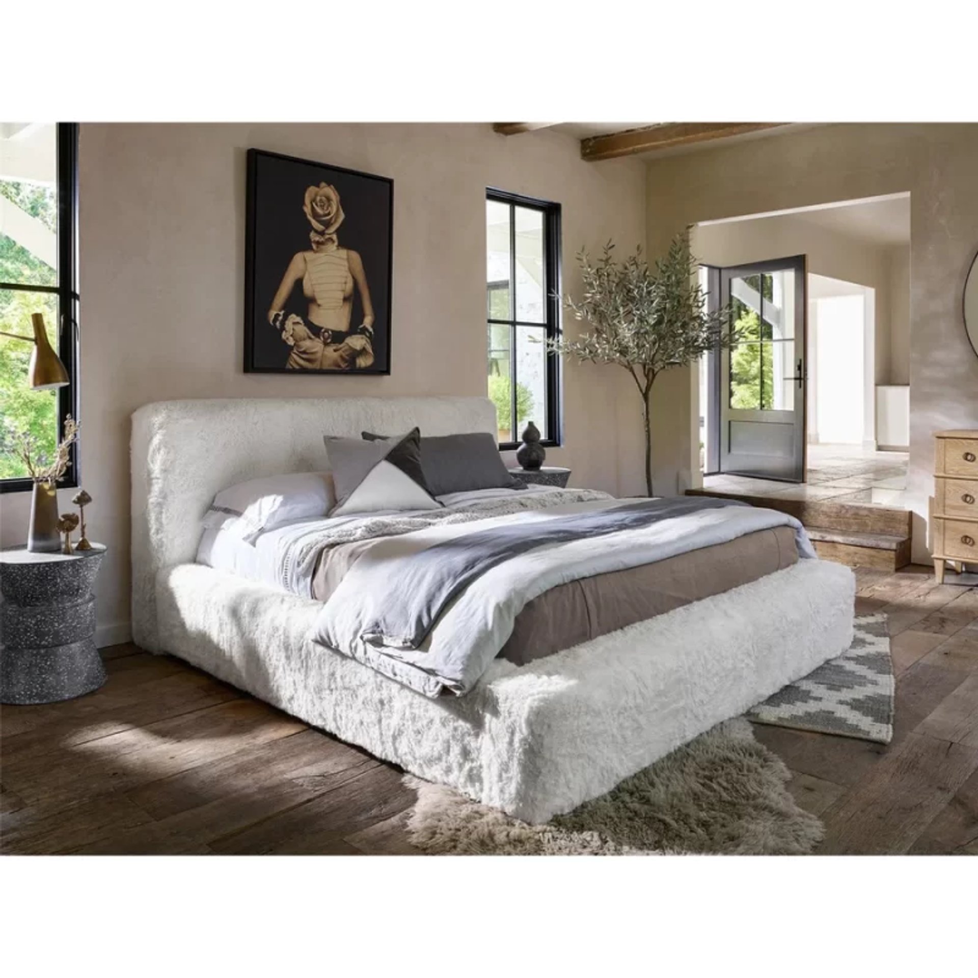 Holtz King bed