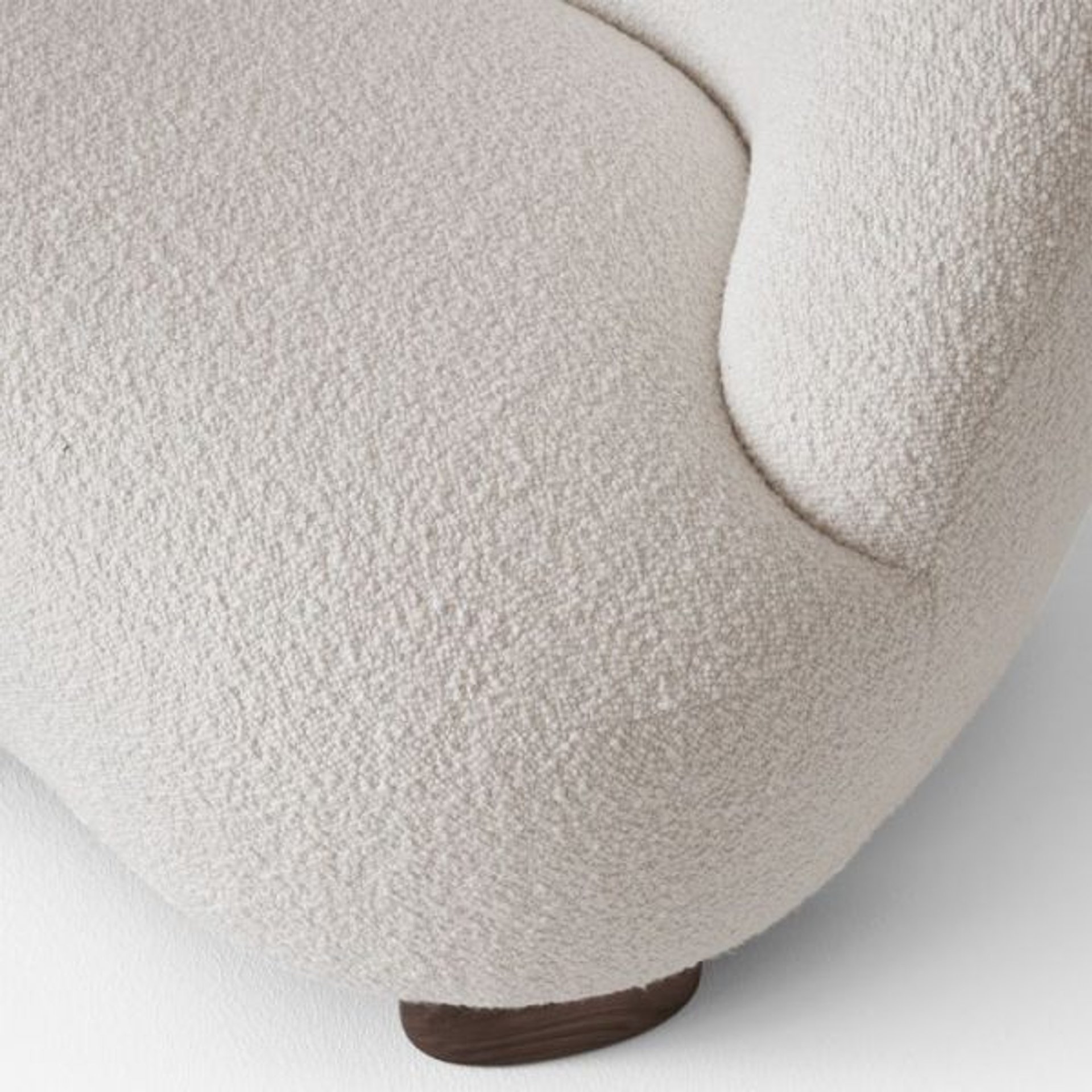 Jota accent chair