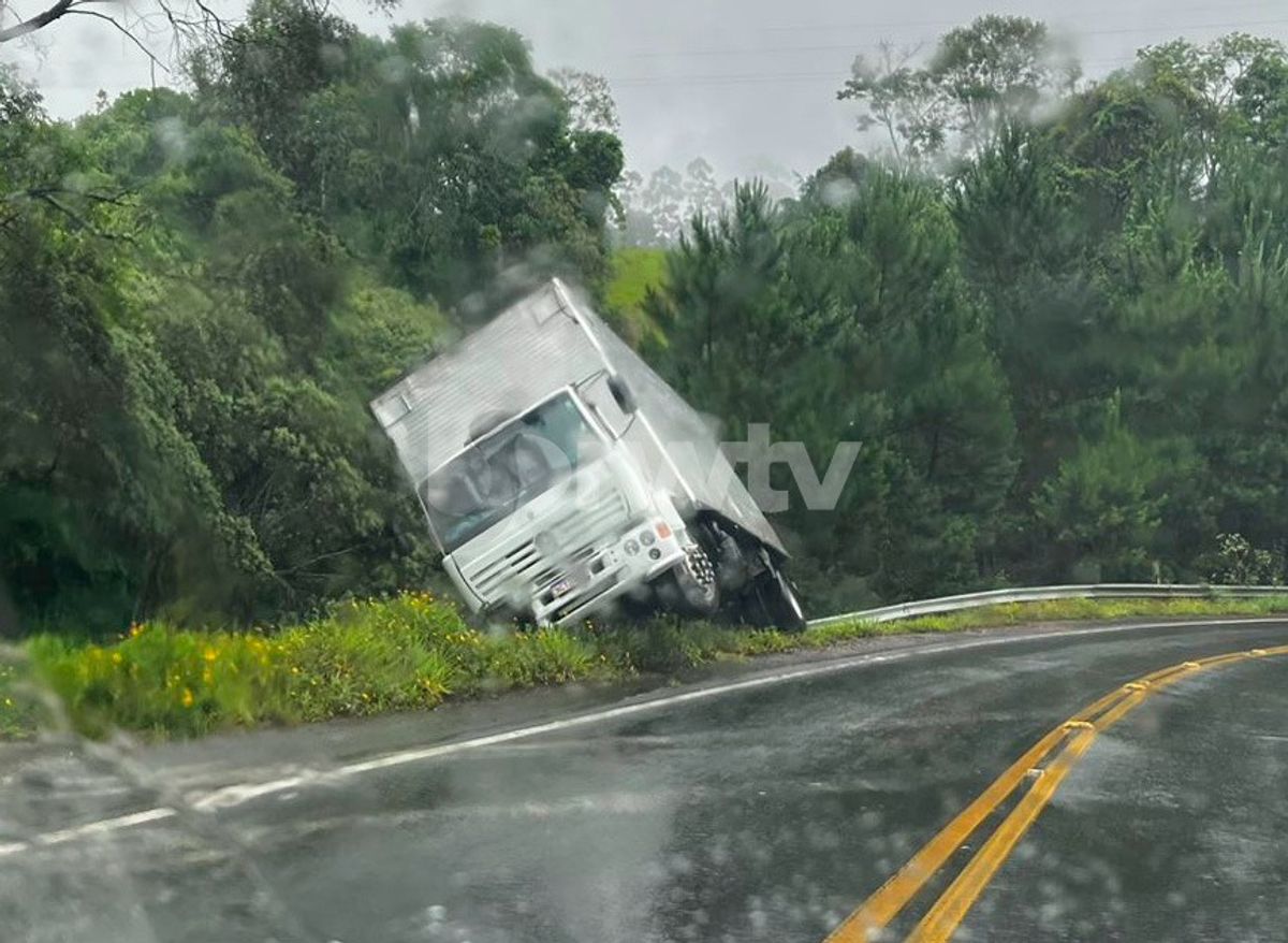 Saída de pista é registrada na SC-350 em Taió