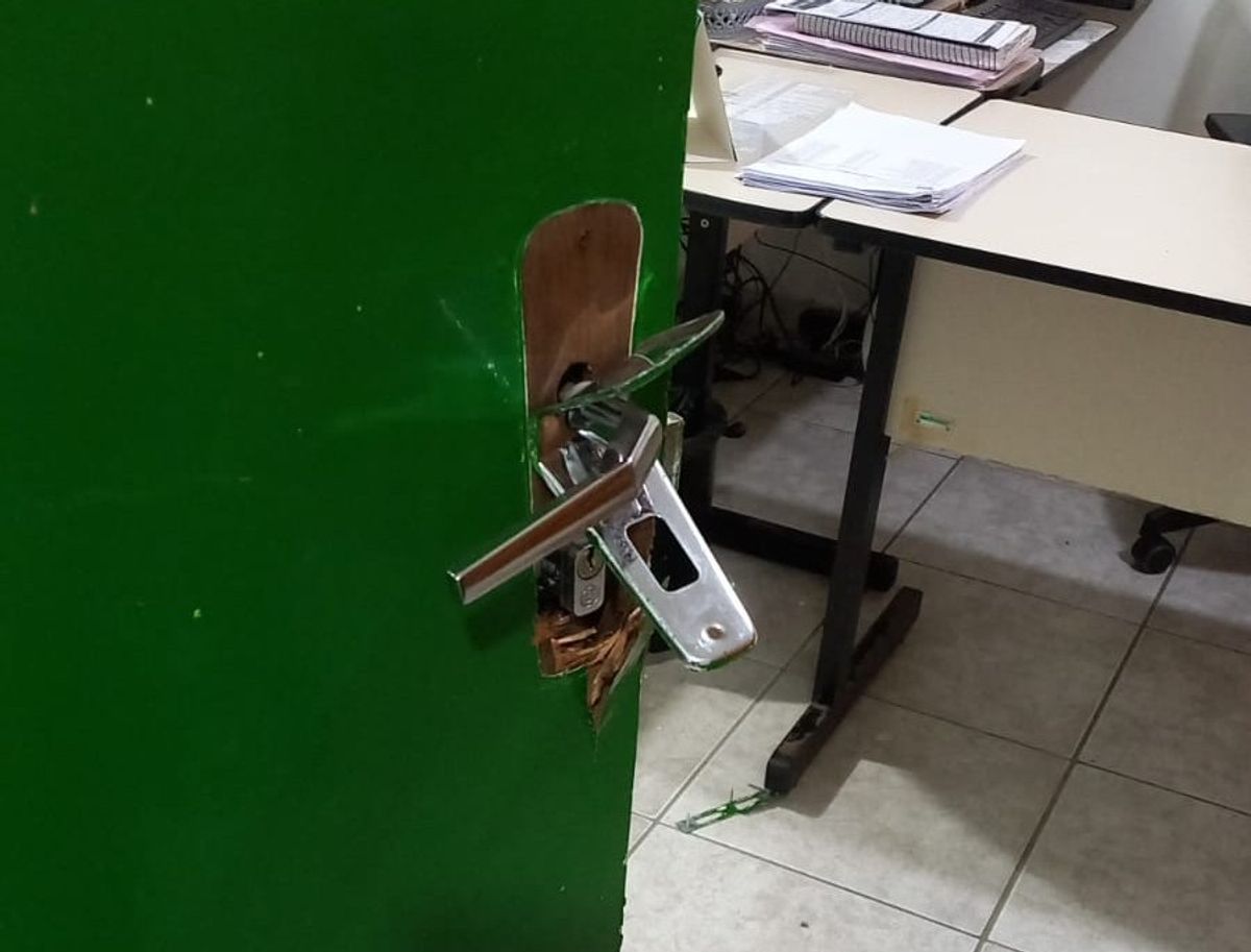 Celulares, tablets e outros equipamentos foram furtados de escola em Salete