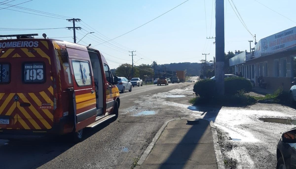 Motociclista fica ferido em colisão com carro na BR-280 em Rio Negrinho