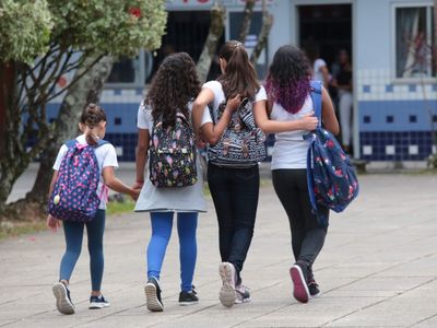 Mais de 520 mil estudantes da rede estadual de ensino voltam às aulas nesta segunda