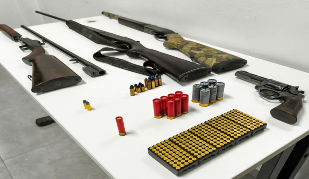 PM apreende arsenal de armas e prende homem por ameaçar mulher em Agrolândia