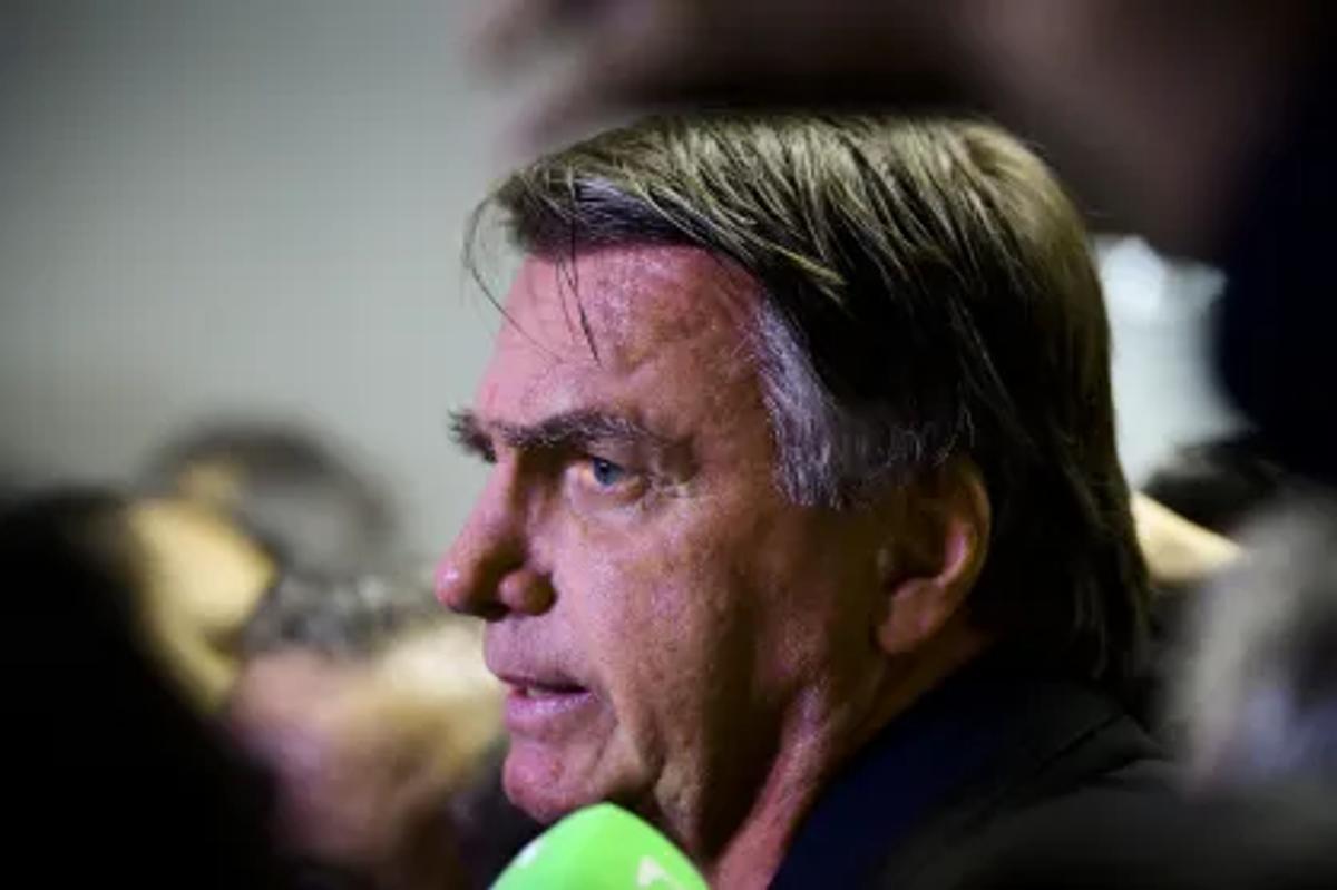 Ministro Alexandre de Moraes decreta prisão domiciliar de Jair Bolsonaro