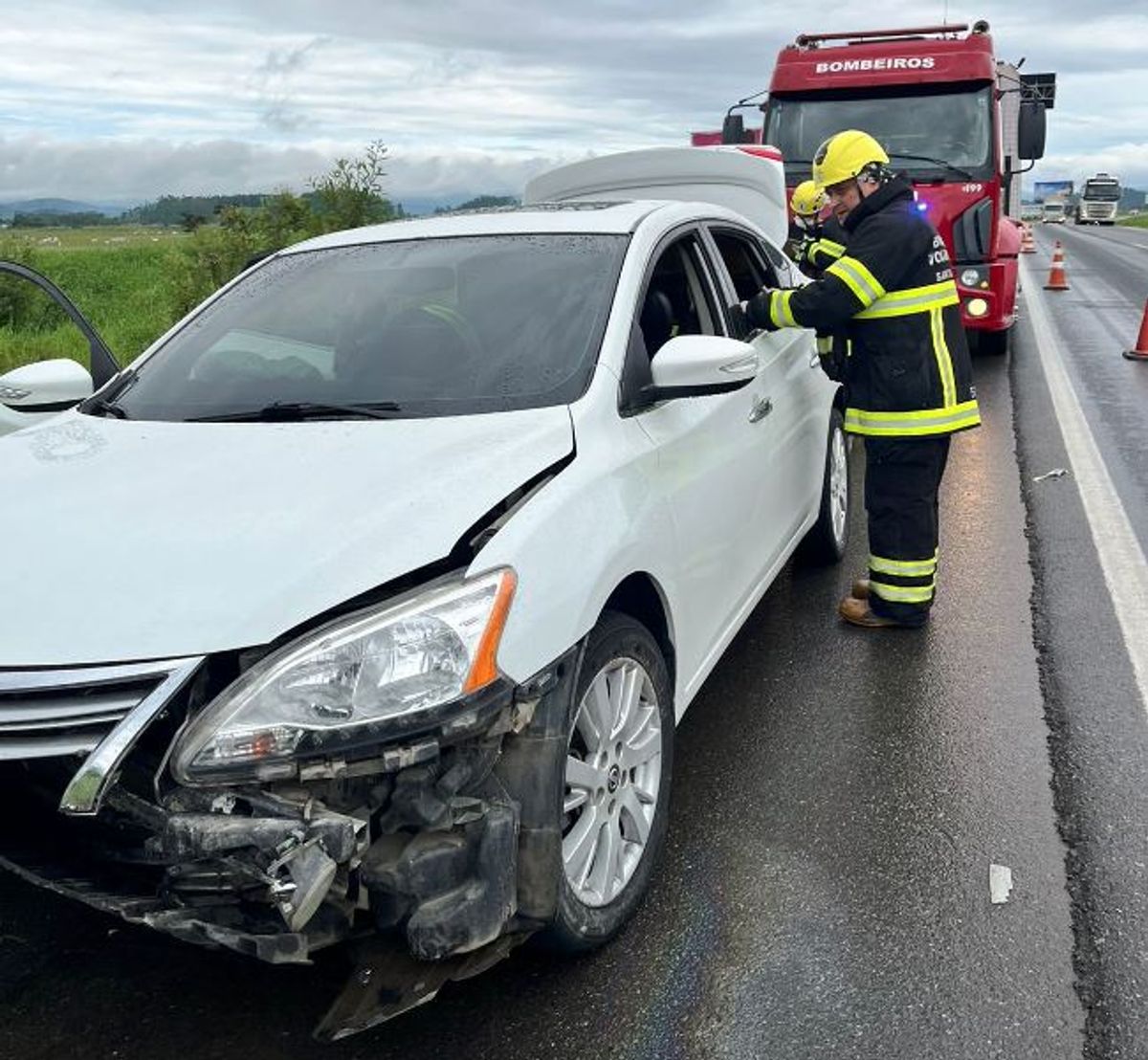 Casal fica ferido em acidente na BR-470