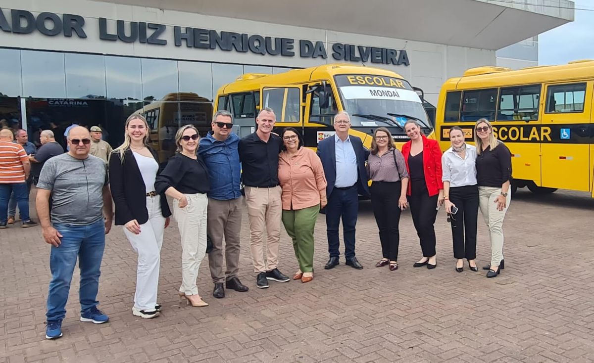 Eskudlark solicita ônibus escolares para municípios do Alto Vale do Itajaí