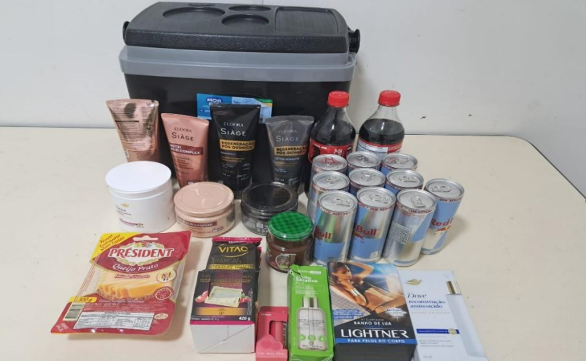 Mulher é presa após tentar furtar quase R$ 900 em produtos de supermercado em Timbó