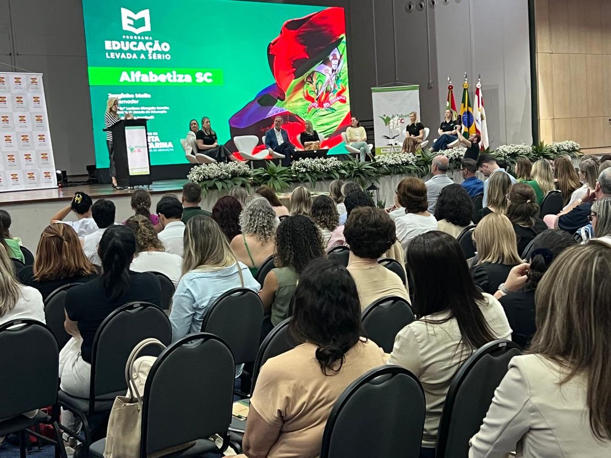 Governo de SC promove formação integrada de professores das redes municipais e estadual para fortalecer política de alfabetização