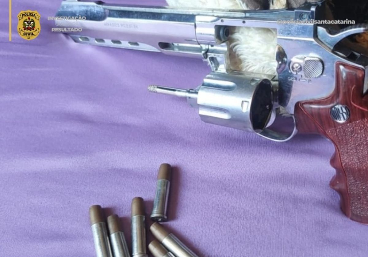 Polícia Civil apreende simulacro de revólver em Ituporanga, após exibição nas redes sociais