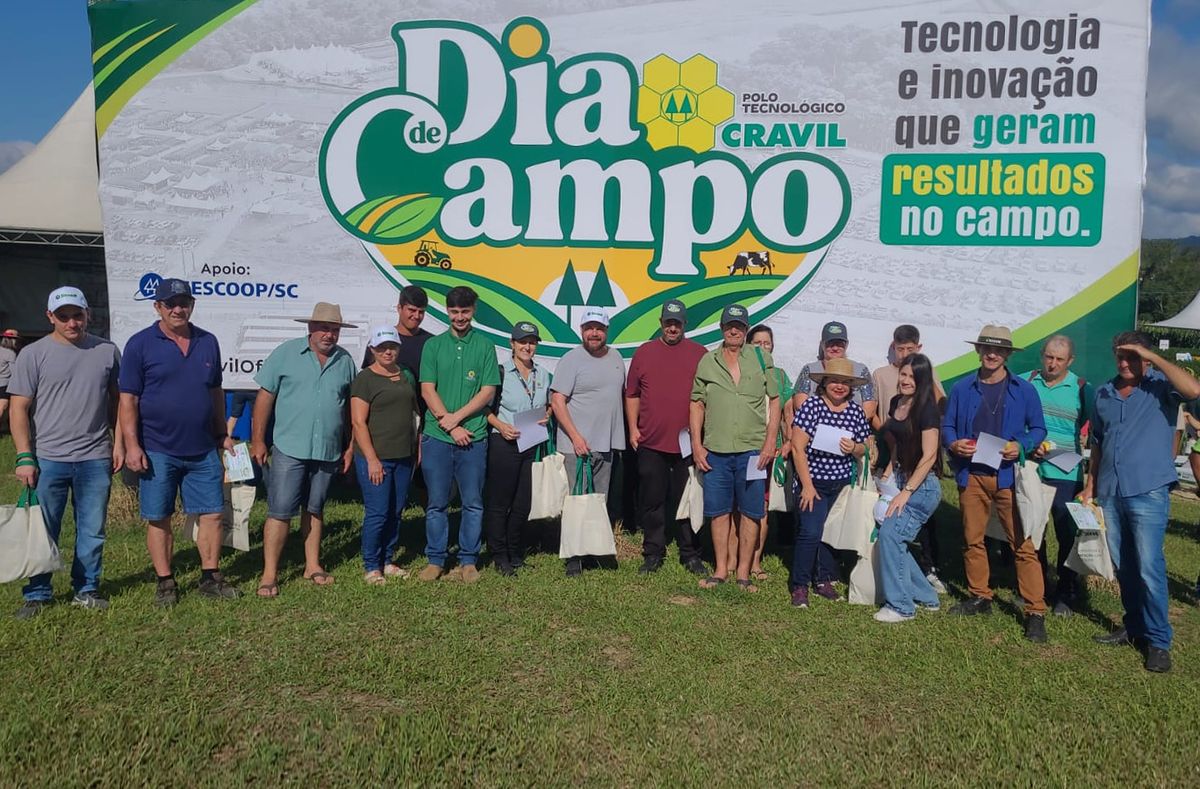 Produtores de Pouso Redondo participam do Dia de Campo Cravil, em Lontras