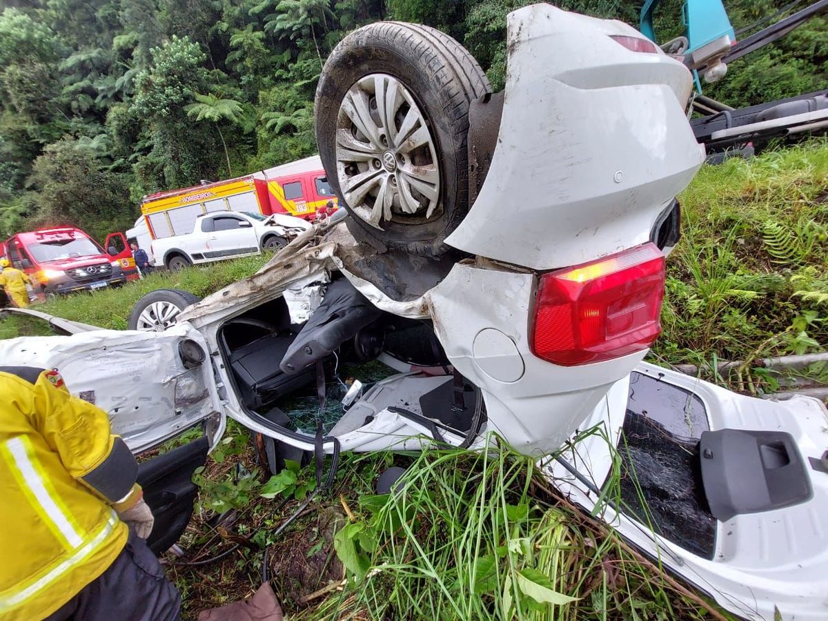 Acidente na BR-470 deixa cinco feridos e uma vítima em estado grave na Serra da Santa, em Pouso Redondo