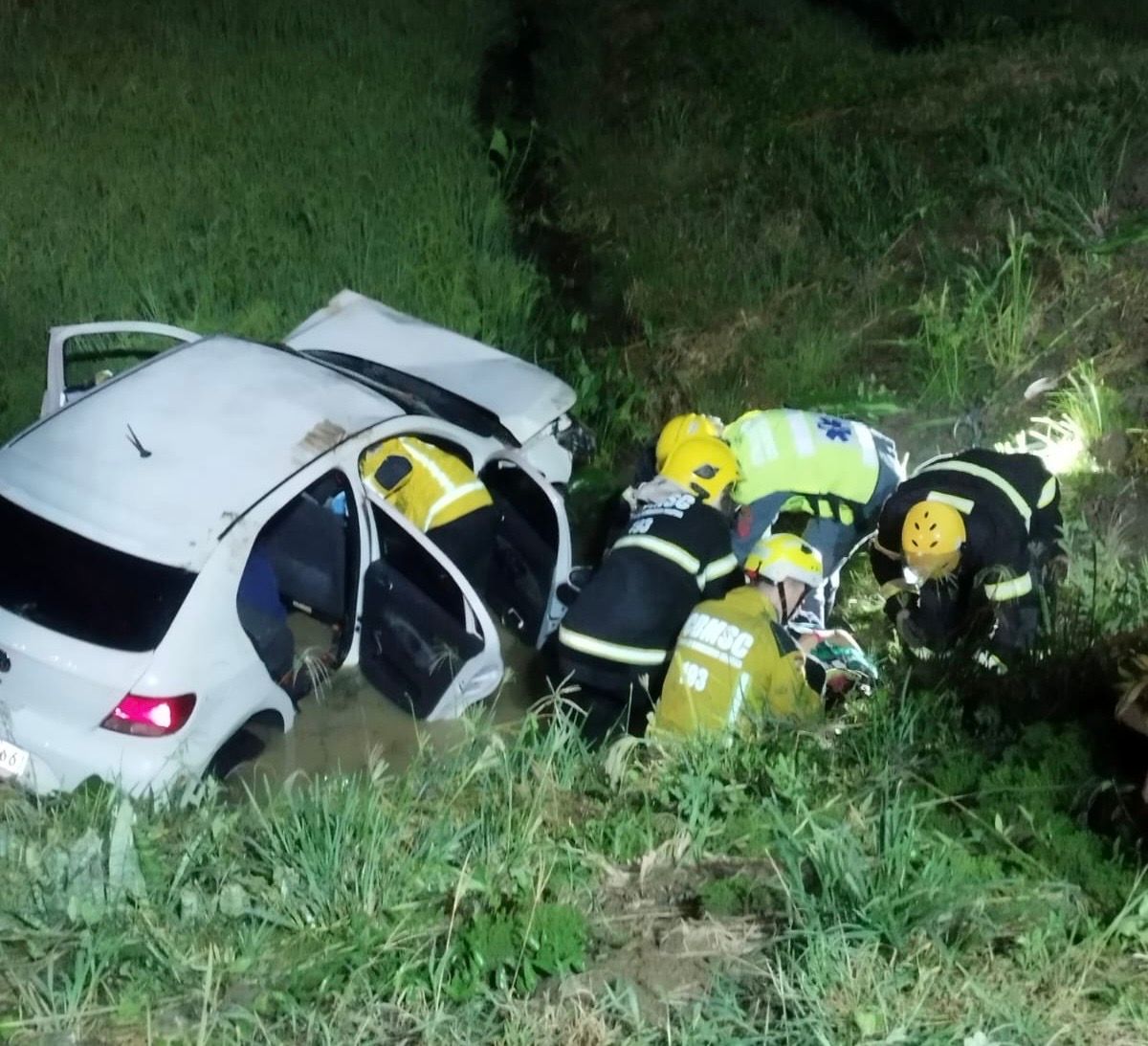 Motorista de 23 anos morre em grave acidente com capotamento em Rio do Sul