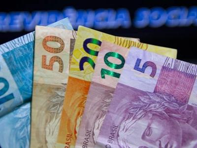 INSS começa a pagar 13º salário para 1,6 milhão de beneficiários em SC