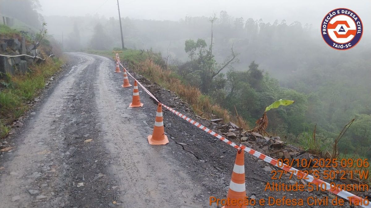 Estrada é interditada em Taió devido a deslizamento parcial