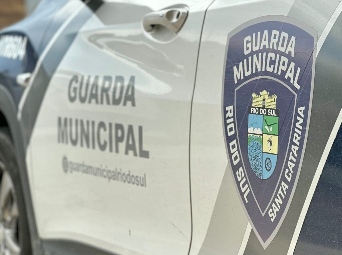 Homem com tornozeleira irregular é abordado pela Guarda Municipal em Rio do Sul