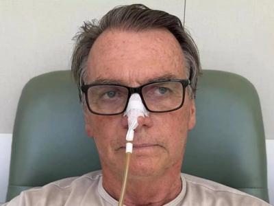 Bolsonaro deixa UTI e segue recuperação no quarto