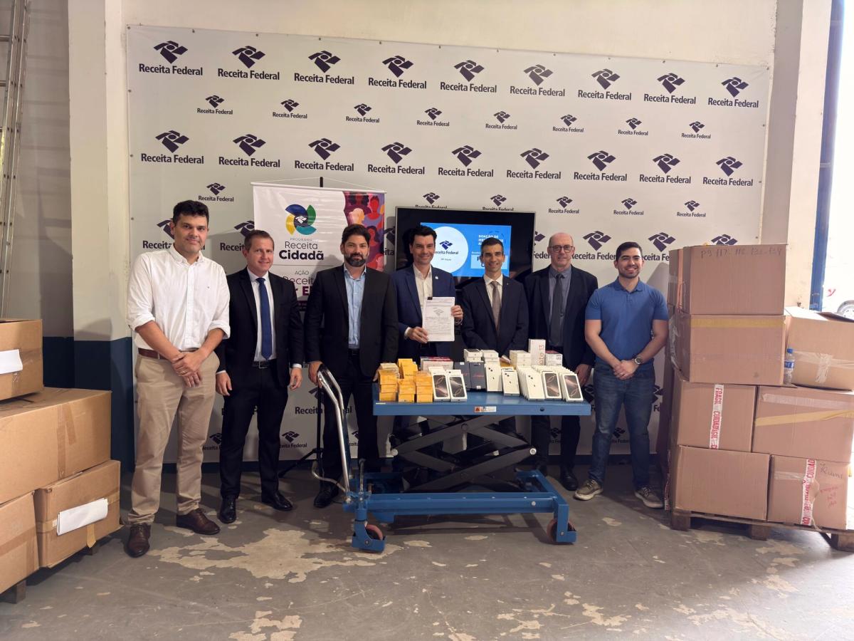 Polícia Civil de Santa Catarina recebe 4 mil smartphones da Receita Federal