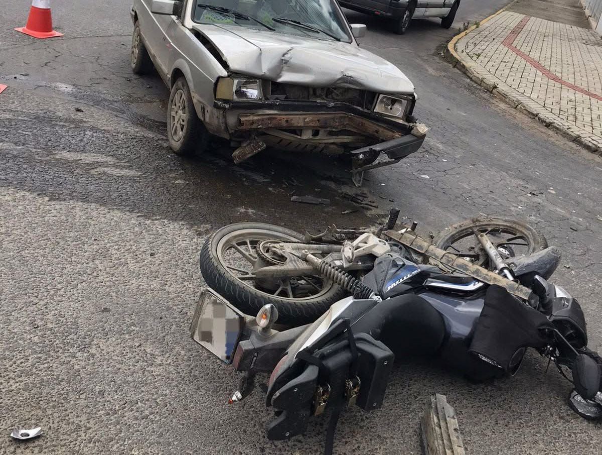 Motociclista fica ferido em colisão no Centro de Itaiópolis