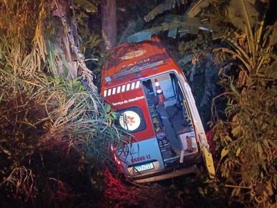 Homem rouba ambulância do SAMU, foge e provoca acidente em Ascurra