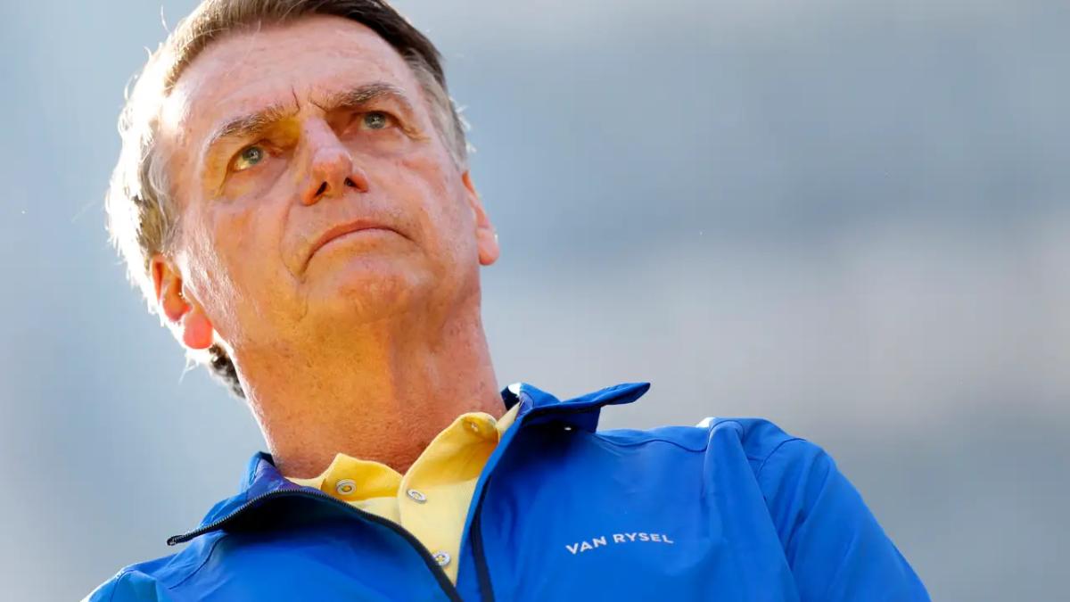 Bolsonaro é alvo de buscas da PF e deve passar a usar tornozeleira