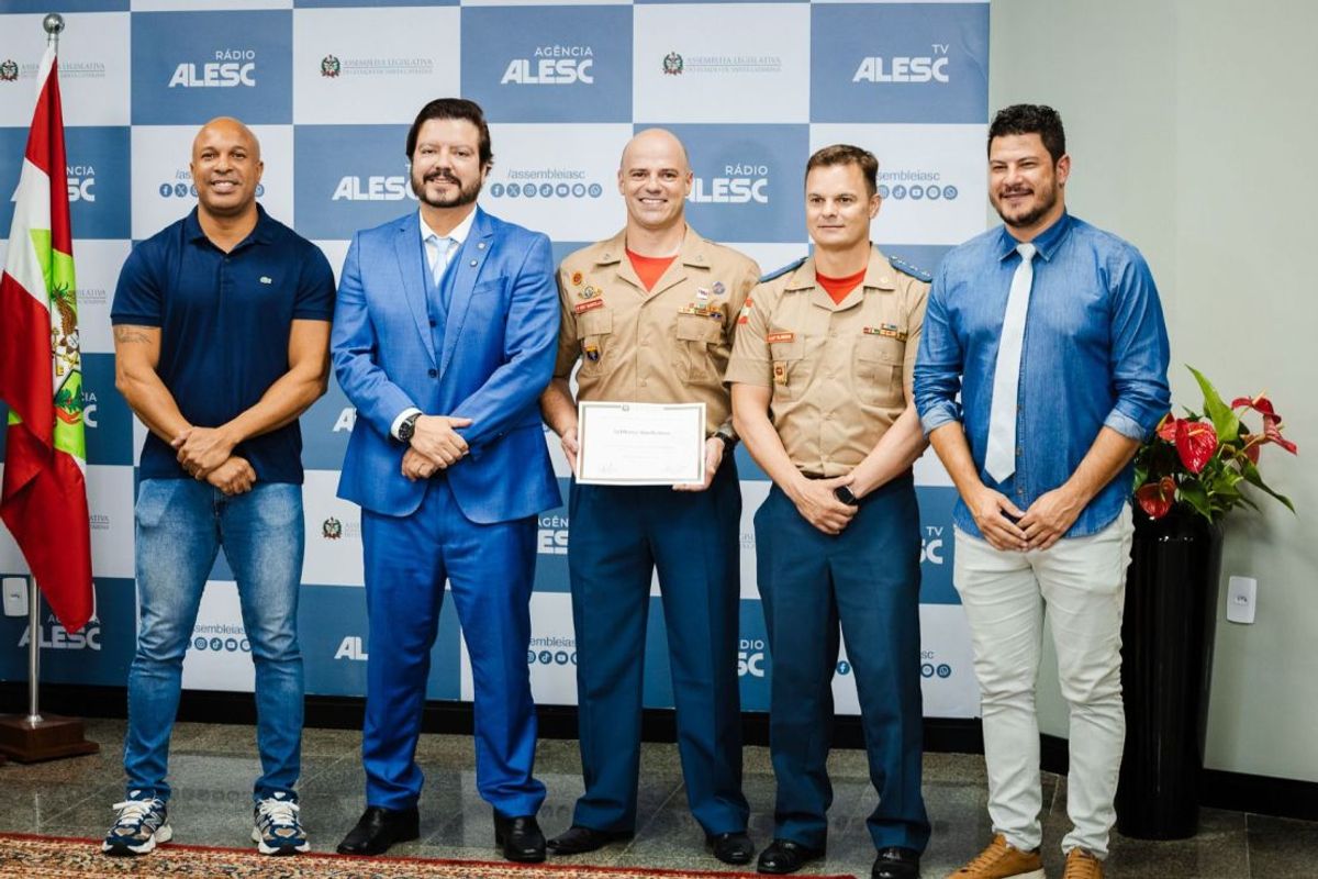 Bebê volta a respirar após atendimento ágil do Corpo de Bombeiros de Ituporanga e equipe é homenageada na Assembleia Legislativa