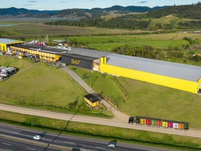 Trabalhador morre esmagado dentro de empresa em SC