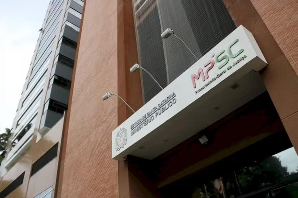 Homem que deixou ex-companheira cega de um olho em Curitibanos por não superar o machismo é condenado e vai direto para o presídio