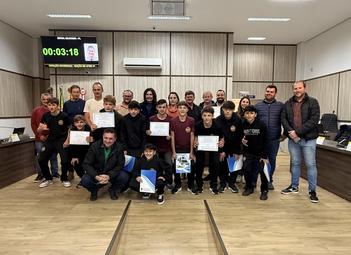 Campeões microrregionais do Moleque Bom de Bola são homenageados em Papanduva