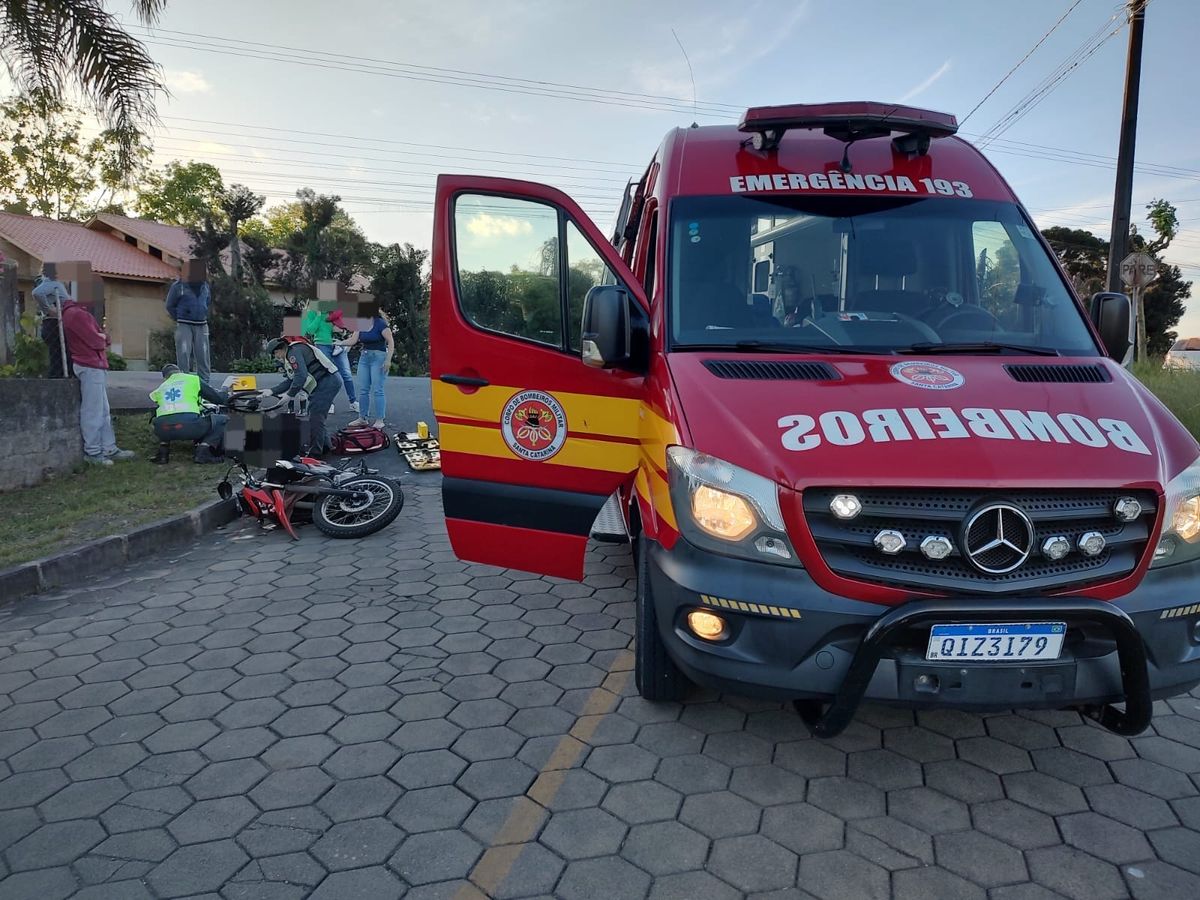 Motociclista fica ferido após colisão com carro em Campo Alegre