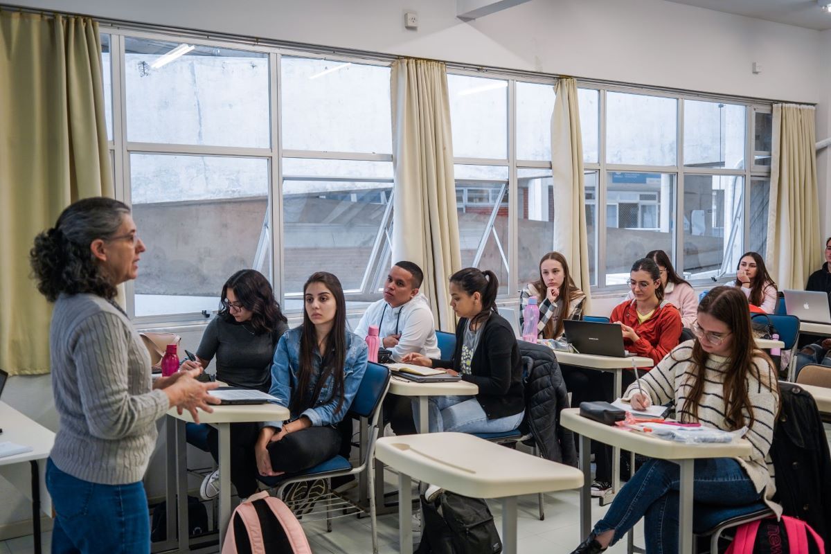 Estudantes têm até esta quarta-feira para se inscrever no Universidade Gratuita