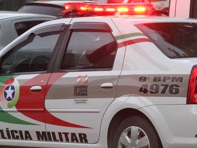 Homem em surto ameaça companheira e equipe do SAMU com faca no Médio Vale