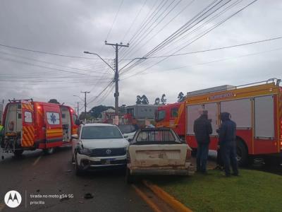 Colisão entre veículos mobiliza bombeiros e deixa uma pessoa ferida no Planalto Norte