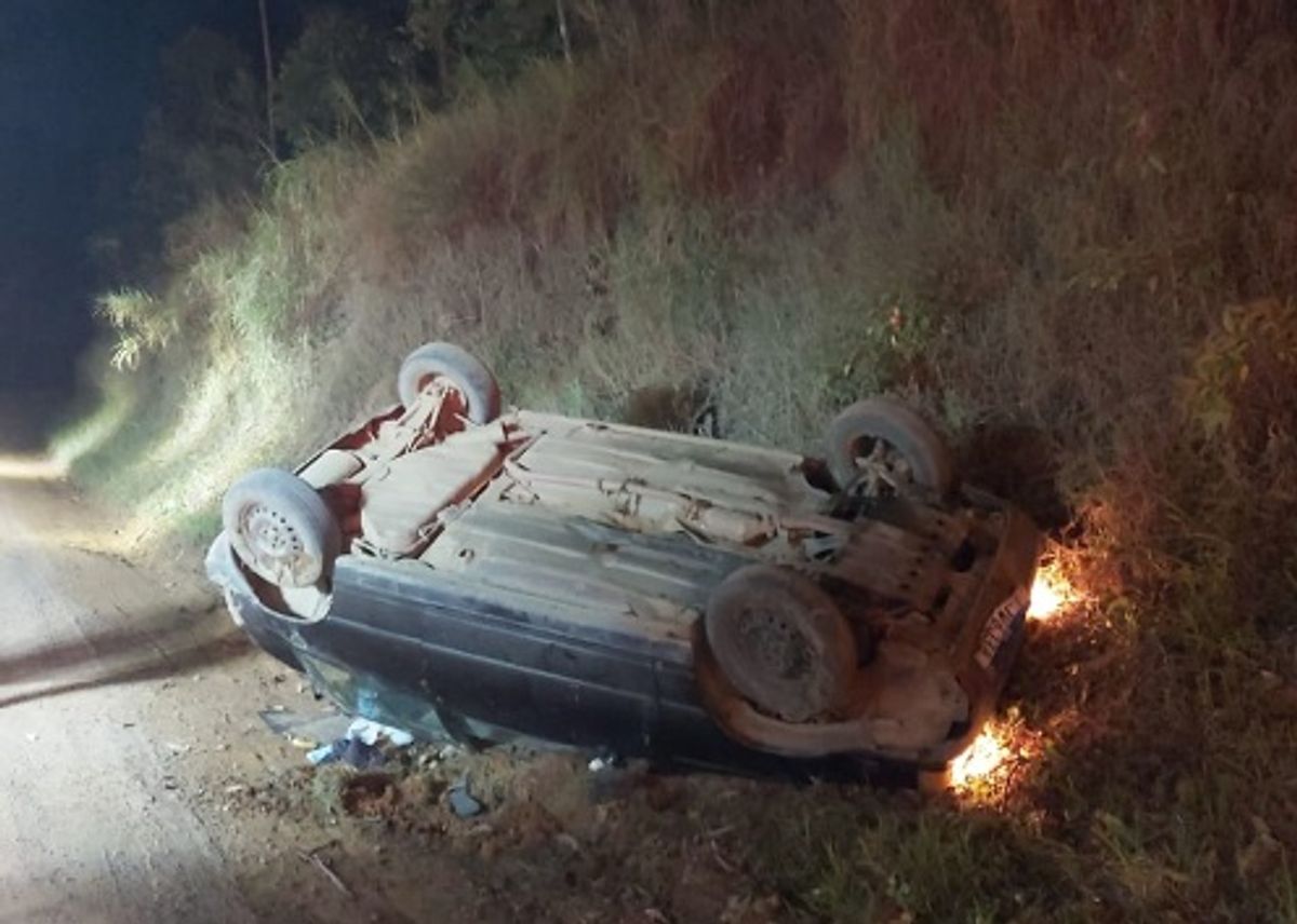 Jovem fica ferido após capotamento em José Boiteux