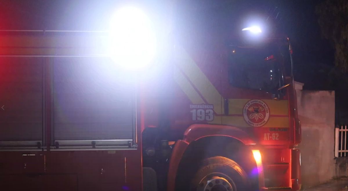 Motorista passa mal ao volante e colide em carro estacionado no centro de Papanduva