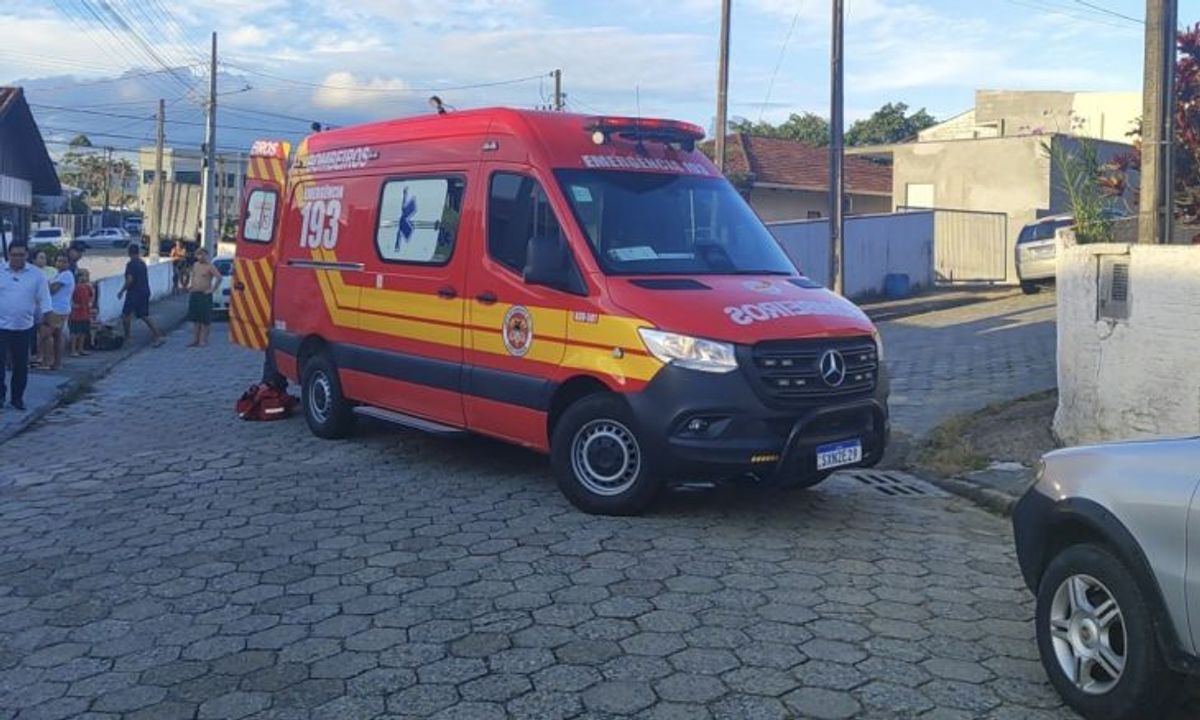 Criança fica ferida após ser atropelada por motociclista no Vale do Itajaí