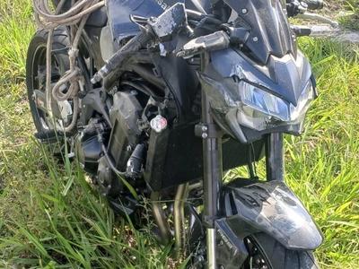 Colisão entre carro e moto mobiliza resgate na BR-470