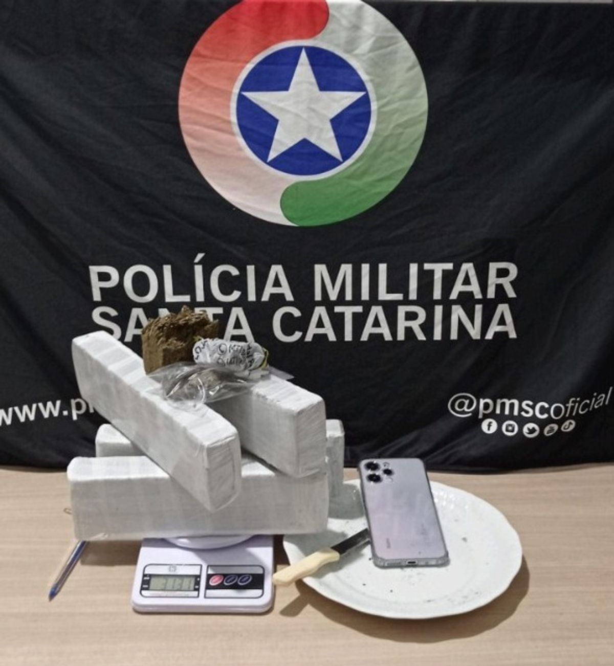 Homem é preso por tráfico de drogas após flagrante da PM em Canoinhas