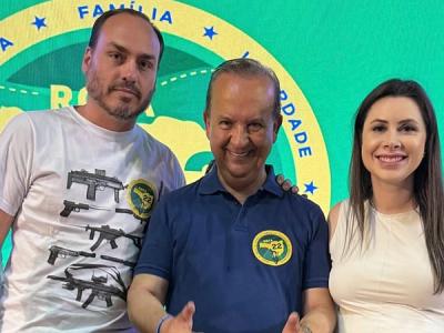 Carlos Bolsonaro faz dura crítica ao governador Jorginho Mello