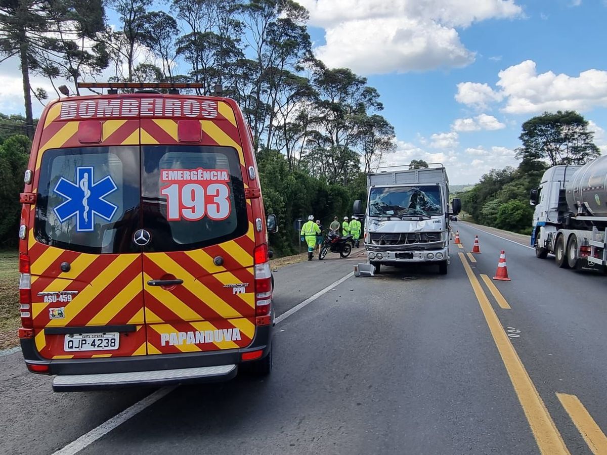 Engavetamento envolve três veículos na BR-116 em Papanduva