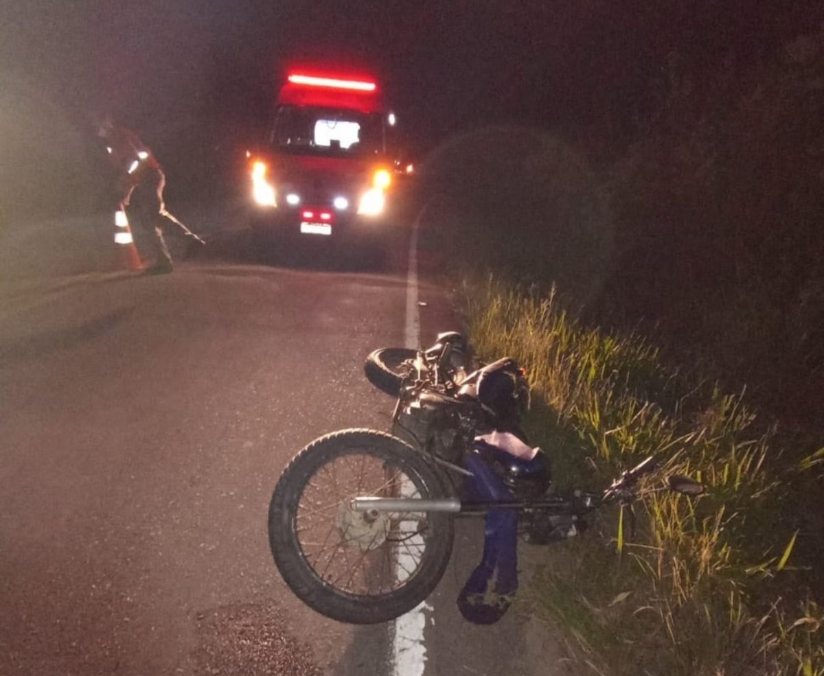 Queda de moto deixa dois homens feridos na SC-114, em Itaiópolis