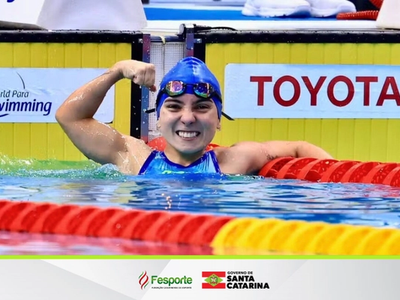 Catarinense conquista medalha de ouro no campeonato mundial de natação paralímpica em Singapura